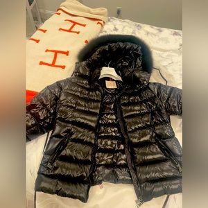 black puffer jacket. The jacket was too big for me. Badyf Short Down Jacket